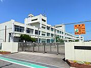 小学校「鈴鹿市立長太小学校まで1037m」