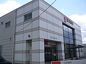 銀行「百五銀行まで880m」