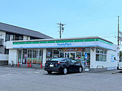 コンビニ「ファミリーマートまで160m」
