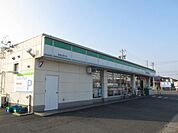 コンビニ「ファミリーマートまで290m」