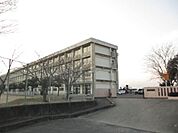 中学校「鈴鹿市立創徳中学校まで1038m」