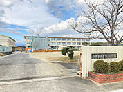 小学校「鈴鹿市立井田川小学校まで2441m」