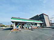 コンビニ「ファミリーマート末広町店まで632m」