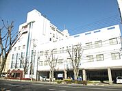 病院「誠仁会塩川病院まで740m」