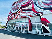 コンビニ「ファミリーマートキング観光鈴鹿店まで443m」