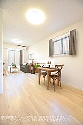 ショー・T 101 1階1LDKのリビング/ダイニング