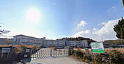 小学校「桑名市立久米小学校まで1613m」