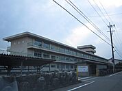 中学校「いなべ市立大安中学校まで2103m」