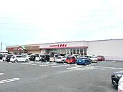複合モール「ファッションセンターしまむら東員店まで883m」
