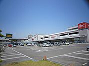 スーパー「バローまで2100m」
