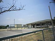 中学校「桑名市立成徳中学校まで1855m」