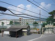 小学校「いなべ市立山郷小学校まで1694m」
