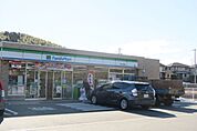 コンビニ「ファミリーマートまで720m」