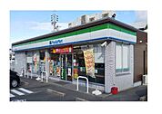コンビニ「ファミリーマートまで200m」