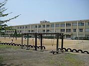 小学校「市立大山田西小学校まで650m」