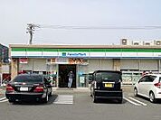 コンビニ「ファミリーマートまで1200m」