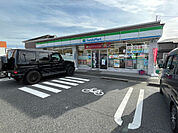 コンビニ「ファミリーマート桑名芳ヶ崎店まで1041m」