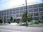 中学校「桑名市立光風中学校まで715m」