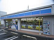 コンビニ「ローソン桑名新西方店まで484m」