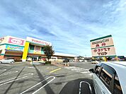 スーパー「ヨシヅヤ員弁店まで737m」