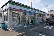 コンビニ「ファミリーマートまで510m」