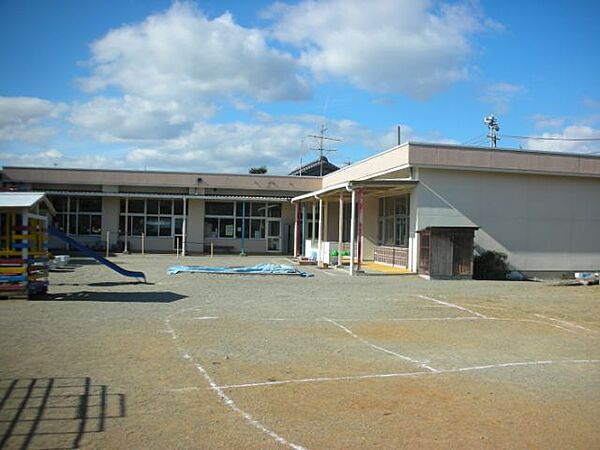 画像24:幼稚園、保育園「城田幼稚園まで300m」