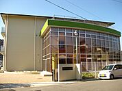 小学校「伊勢市立有緝小学校まで1043m」