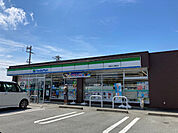 コンビニ「ファミリーマート伊勢竹ケ鼻町店まで714m」