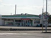 コンビニ「ファミリーマートまで430m」