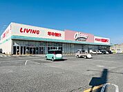スーパー「オークワ亀山店まで1185m」