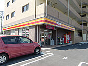 コンビニ「ヤマザキショップ亀山布気店まで123m」