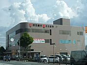 銀行「百五銀行まで990m」