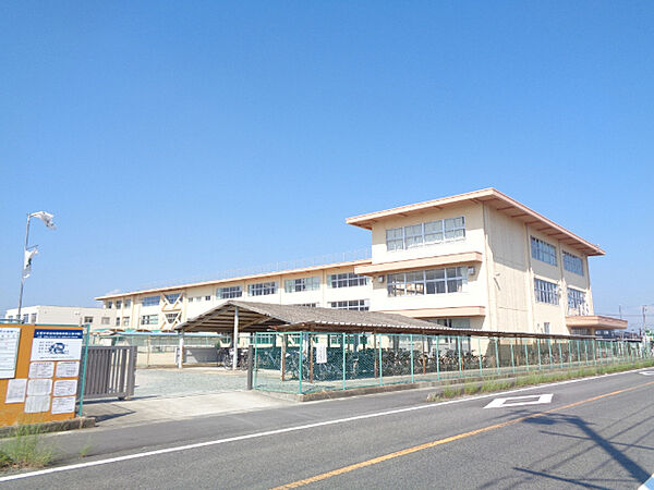 画像22:中学校「松阪市立三雲中学校まで3016m」