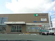銀行「三十三銀行まで350m」