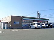 コンビニ「ファミリーマートまで1100m」