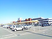 ショッピング施設「アピタ松阪三雲まで610m」
