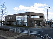 銀行「百五銀行まで870m」