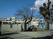 小学校「市立中川小学校まで1200m」