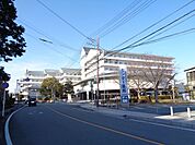 病院「松阪市民病院まで840m」
