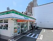 ファミリーマート千里丘北口店 562m
