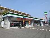 ファミリーマート高槻古曽部店 192m