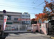 高槻市立赤大路小学校 867m