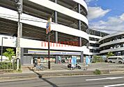 ミニストップランドポート高槻店 164m