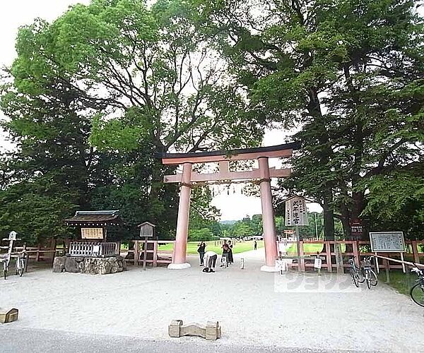 画像14:上賀茂神社まで250m 京都産業大学の無料シャトルバス乗り場があります。