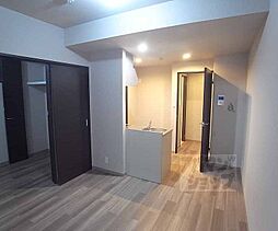 スリースターコート北山竹殿町 301 3階1LDKのリビング/ダイニング