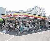 デイリーヤマザキ東大路北泉店まで84m 細やかな品揃えで皆様のお越しを心よりお待ちしております。