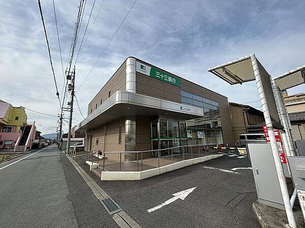 画像24:銀行「三十三銀行津新町支店まで686m」