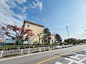 小学校「津市立雲出小学校まで723m」