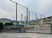 中学校「津市立芸濃中学校まで2145m」