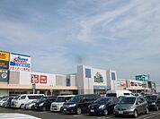 複合モール「ベイスクエア津ラッツまで589m」